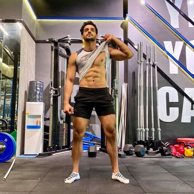 Top Male Fitness Influencers That Will Motivate You To Hit The Gym