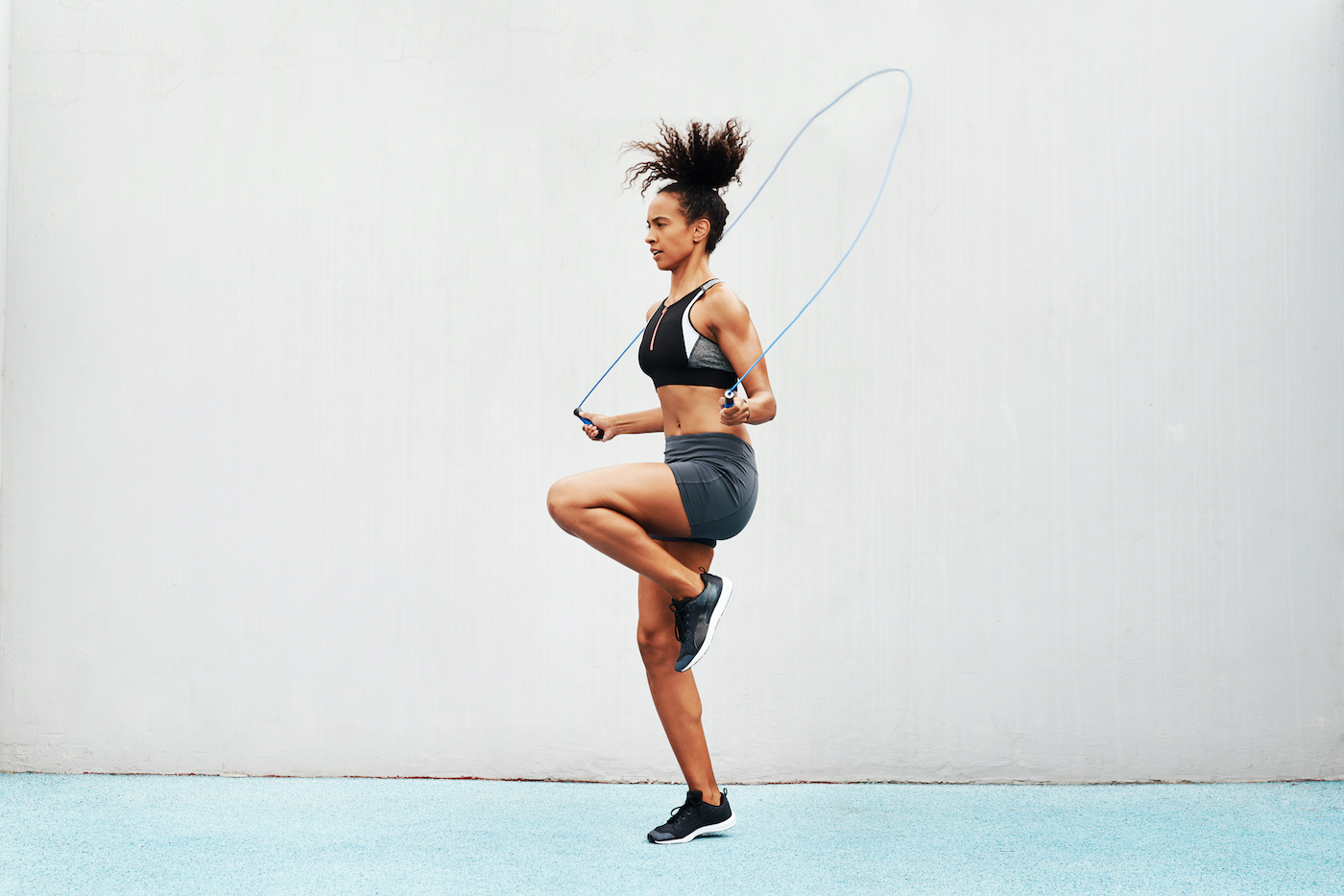 20 Minutes, A Rope And Dumbbells Is All You Need For This Intense Workout belly fat