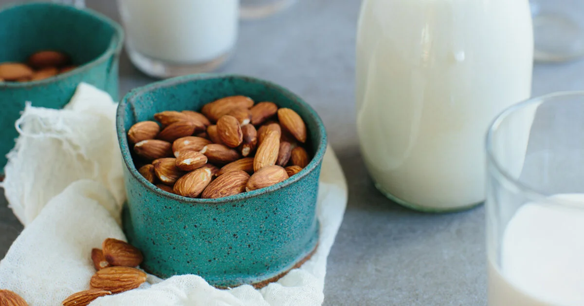 5 incredible health advantages of eating almonds with milk (almond milk