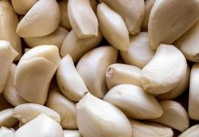 She eats RAW GARLIC before going to bed for that GLASS skin & the results are MINDBLOWING!